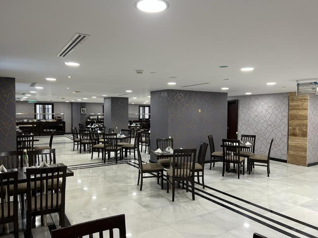 Al Ansar Golden Tulip Hotel Медина Екстериор снимка