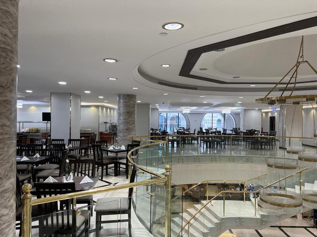 Al Ansar Golden Tulip Hotel Медина Екстериор снимка