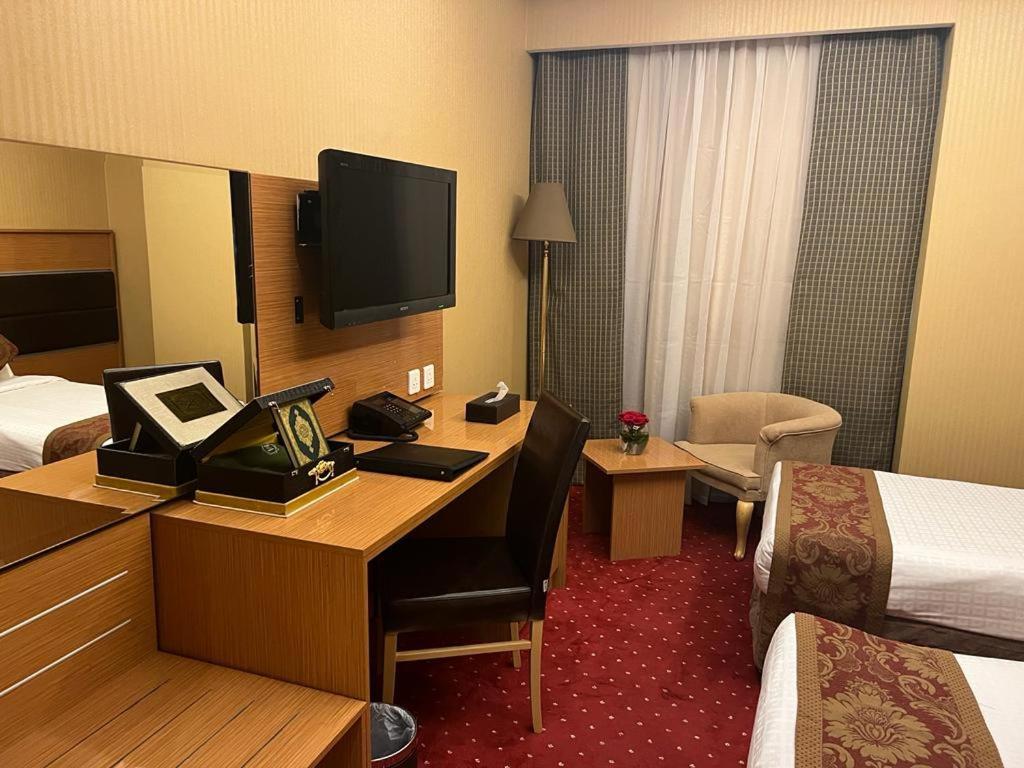 Al Ansar Golden Tulip Hotel Медина Екстериор снимка