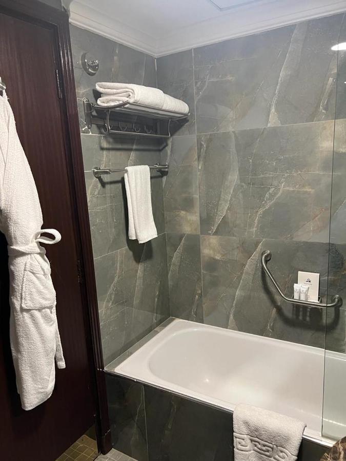 Al Ansar Golden Tulip Hotel Медина Екстериор снимка
