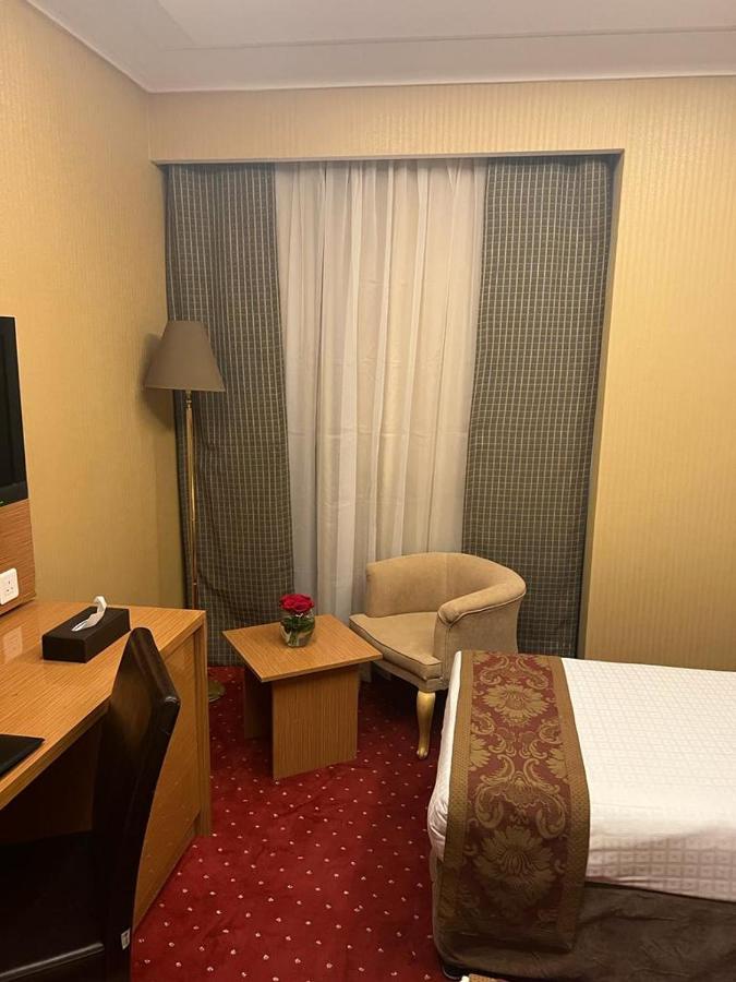 Al Ansar Golden Tulip Hotel Медина Екстериор снимка