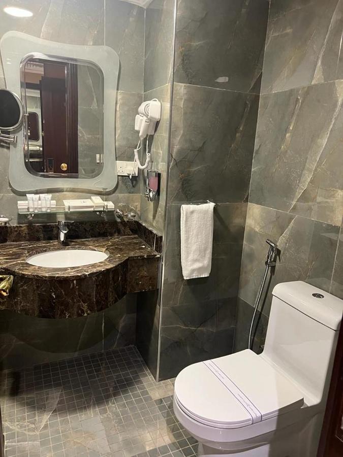 Al Ansar Golden Tulip Hotel Медина Екстериор снимка